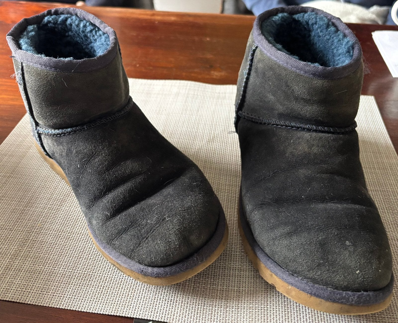 Donkerblauwe gevoerde Uggs laarsjes maat 37, Kleding | Dames, Schoenen, Ophalen of Verzenden, Gedragen, Blauw