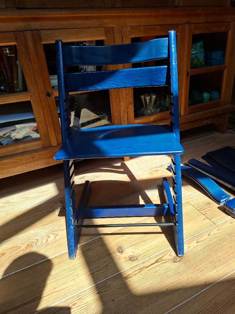 2 stuks Stokke Tripp Trapp kinderstoelen Blauw, Ophalen of Verzenden, Zo goed als nieuw, Meegroeistoel, Gordel(s)