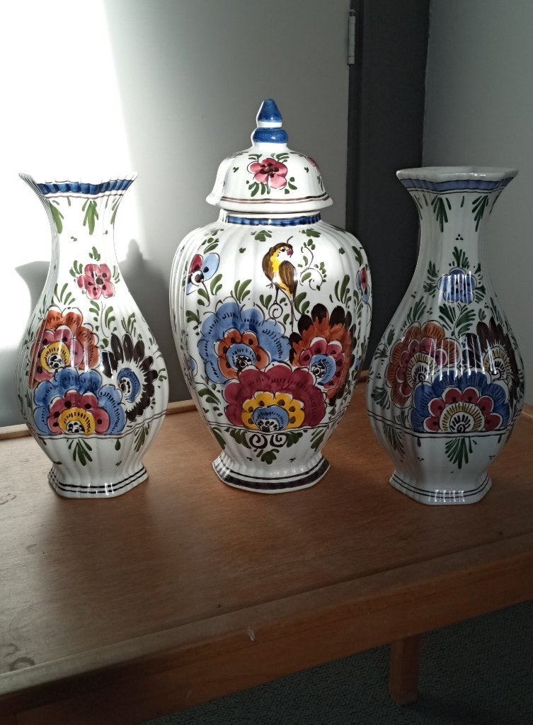 3- DELIG - KASTSTEL - DELFTS - HAND PAINTED, Ophalen of Verzenden, Gebruikt, Overige kleuren
