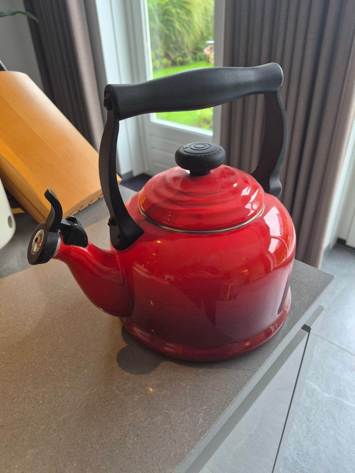 Le Creuset fluitketel 2.1 liter rood, Huis en Inrichting, Gebruikt, Ophalen of Verzenden, Rood, Le Creuset