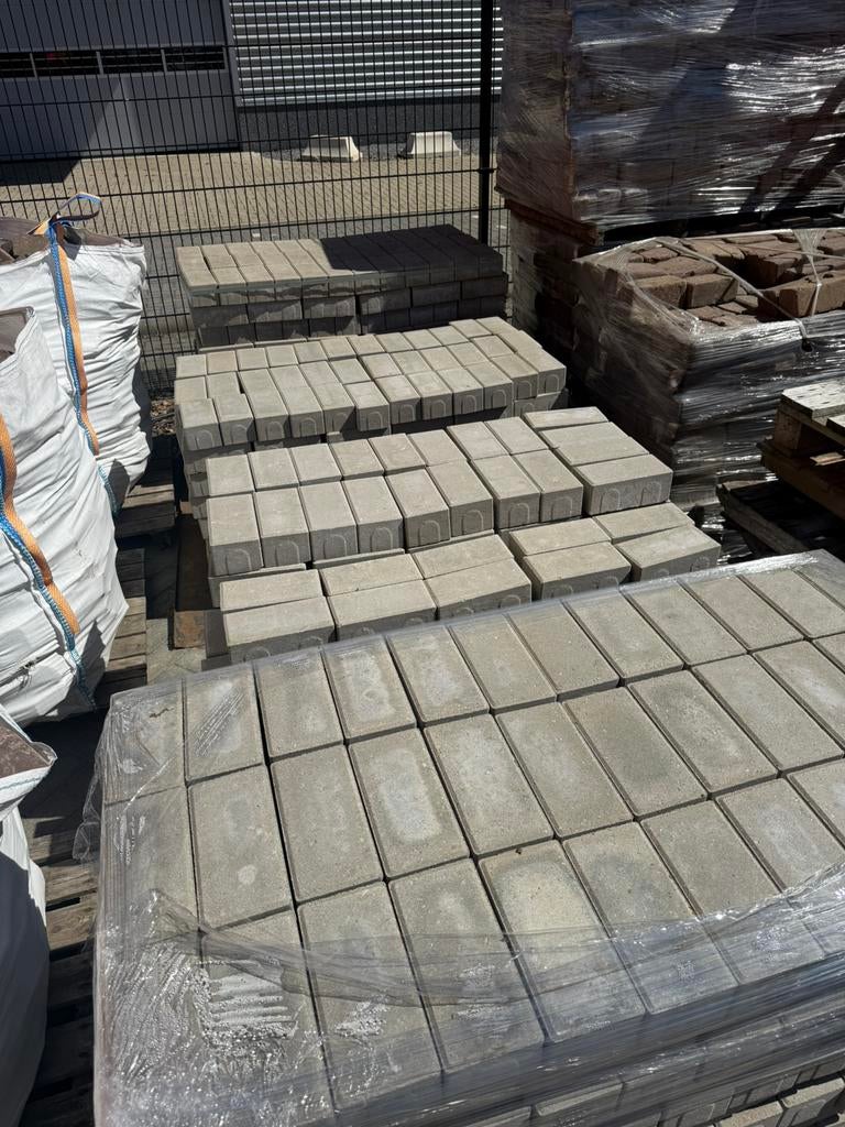30 m2 betonklinkers nieuw, Ophalen, Zo goed als nieuw, Beton, Klinkers