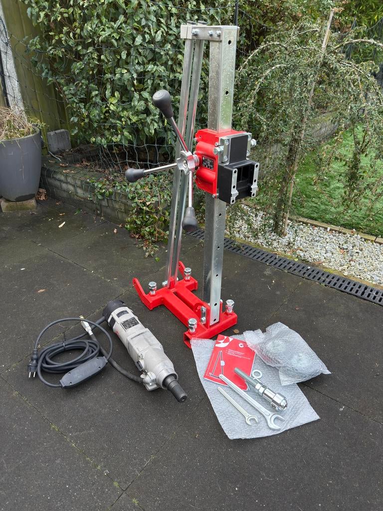 Cardi T2 diamantboormachine statief diamantboor carat, Doe-het-zelf en Verbouw, Gereedschap | Boormachines, Ophalen