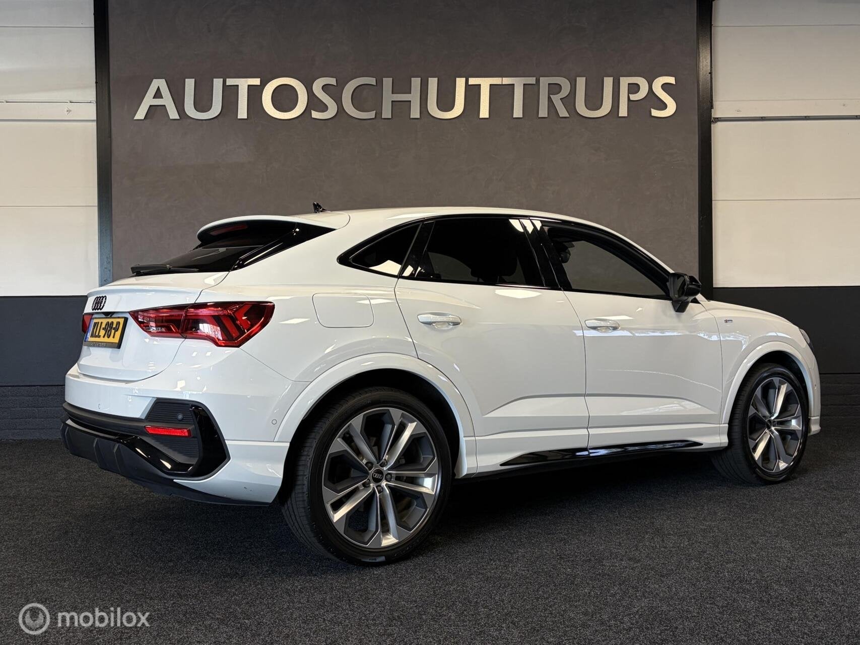 Audi Q3 Sportback 35 TFSI S Line / BLACK OPTIC / LEER / LMV, Dealer onderhouden, 15 km/l, Zwart, 4 cilinders