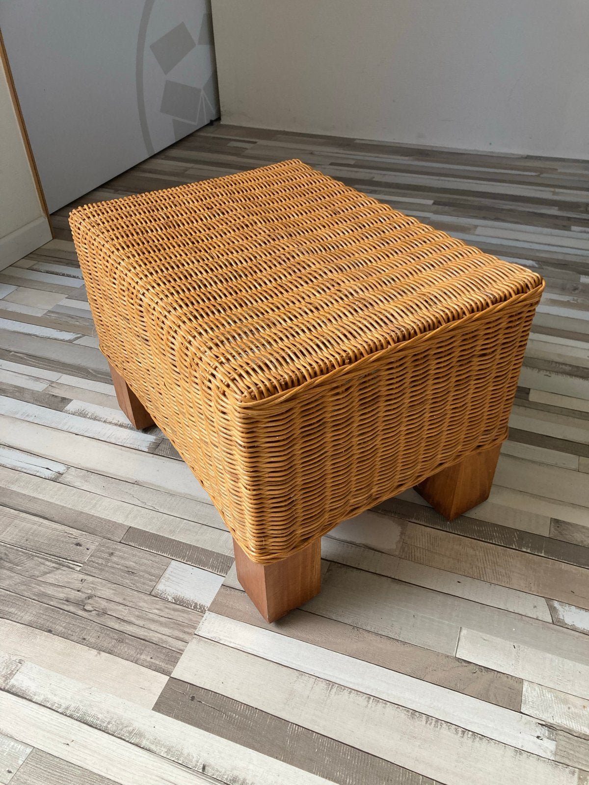 Rotan Hocker / Voetenbankje - Zo goed als nieuw, Huis en Inrichting, Ophalen, Minder dan 50 cm, Riet of Rotan, Zo goed als nieuw