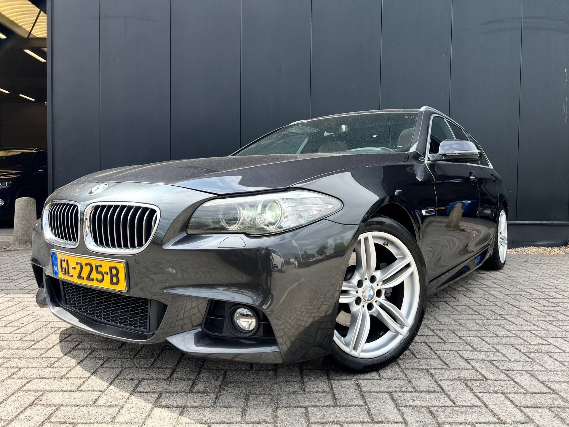 BMW 5-serie Touring 520i M-Sport '15 Aut/Leer/19'Lmv/Nap!, Automaat, Gebruikt, Euro 6, 4 cilinders