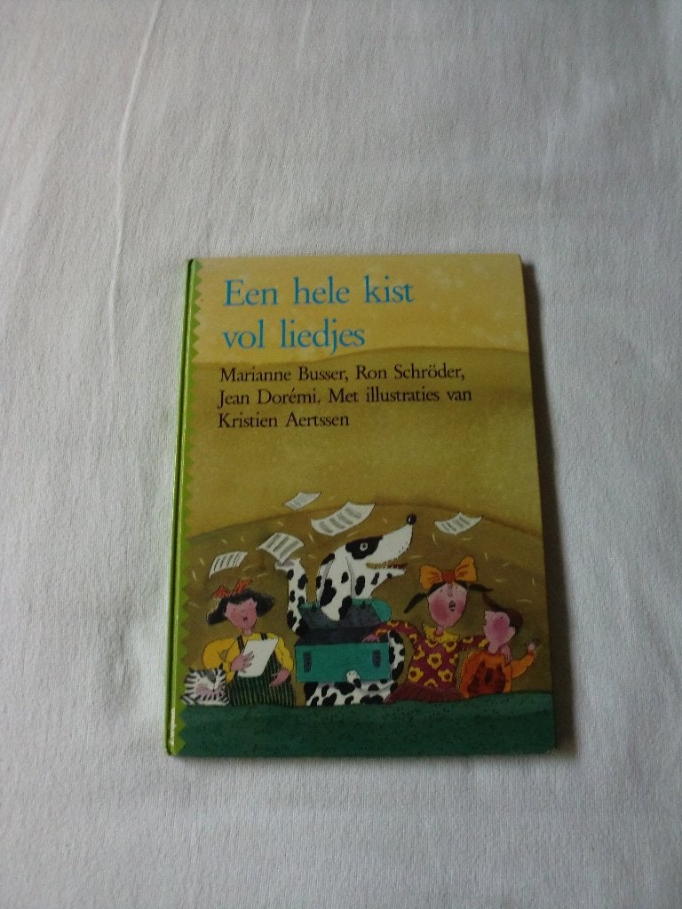Marianne Busser e.a. - Een hele kist vol liedjes (zeldzaam), Gelezen, Fictie algemeen, Marianne Busser e.a., Ophalen of Verzenden