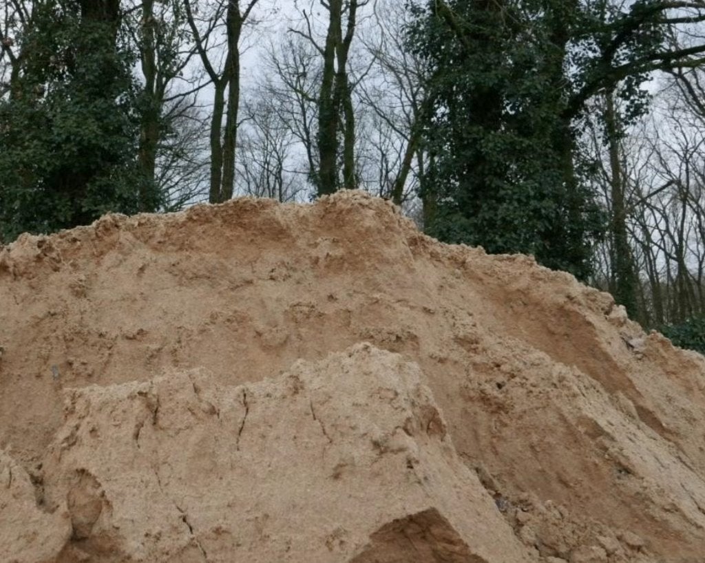 Gratis grond geleverd, Ophalen of Verzenden