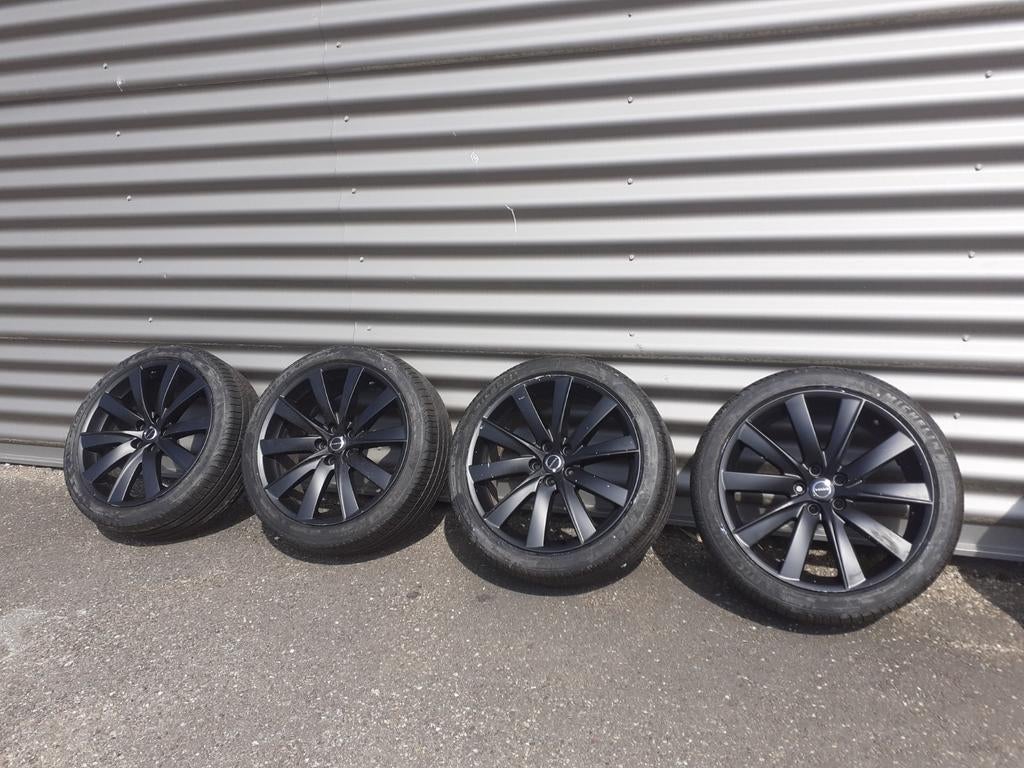Volvo velgen 235 40 19 michelin zomerbanden past ook op ford, Auto-onderdelen, Banden en Velgen, Banden en Velgen, 235 mm, Zomerbanden