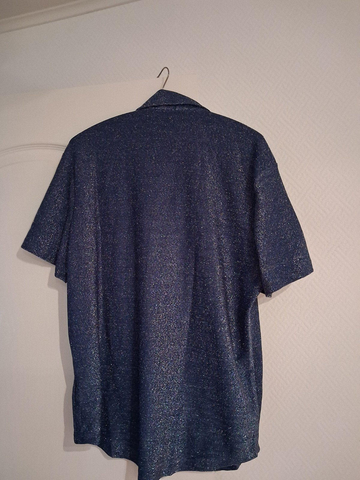 BLAUW GLITTER CARNAVALS HEMD MAAT M, Kleding | Heren, Carnaval, Maat 48/50 (M), Nieuw, Ophalen of Verzenden