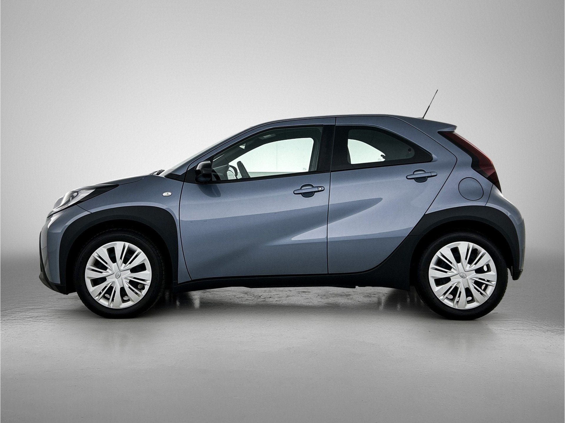 Toyota Aygo X 1.0 VVT-i MT Play (bj 2025), Auto's, 12 maanden, Stof, Gebruikt, 920 kg