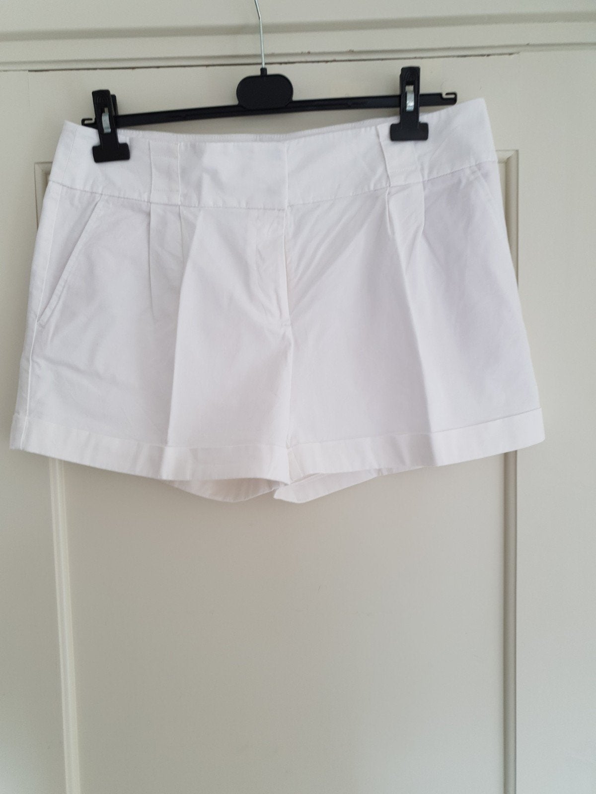 Korte broek met plooitjes maat 42. Valt groter. Valt iets wi, Kleding | Dames, Blauw, Maat 42/44 (L), Nieuw, Ophalen of Verzenden
