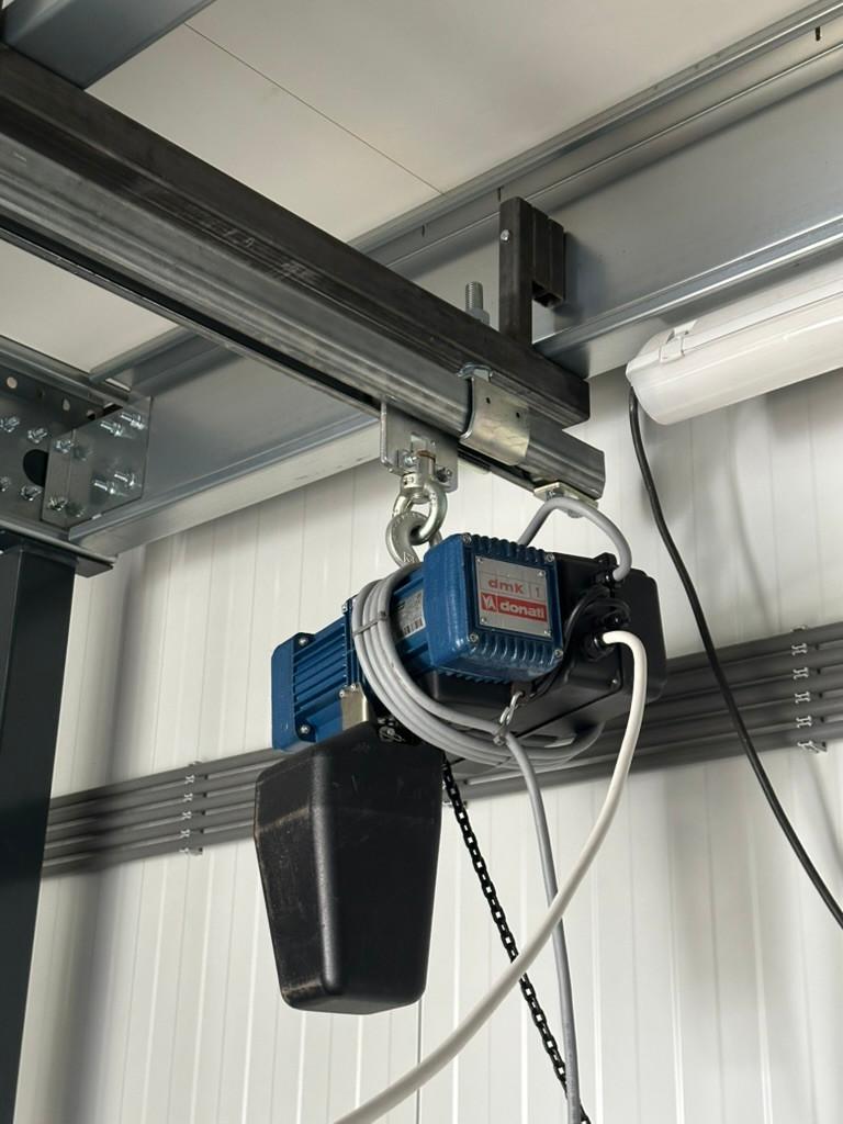 Donati elektrische kettingtakel 250 kg, Doe-het-zelf en Verbouw, Lieren en Takels, Ophalen, Gebruikt, Elektrisch