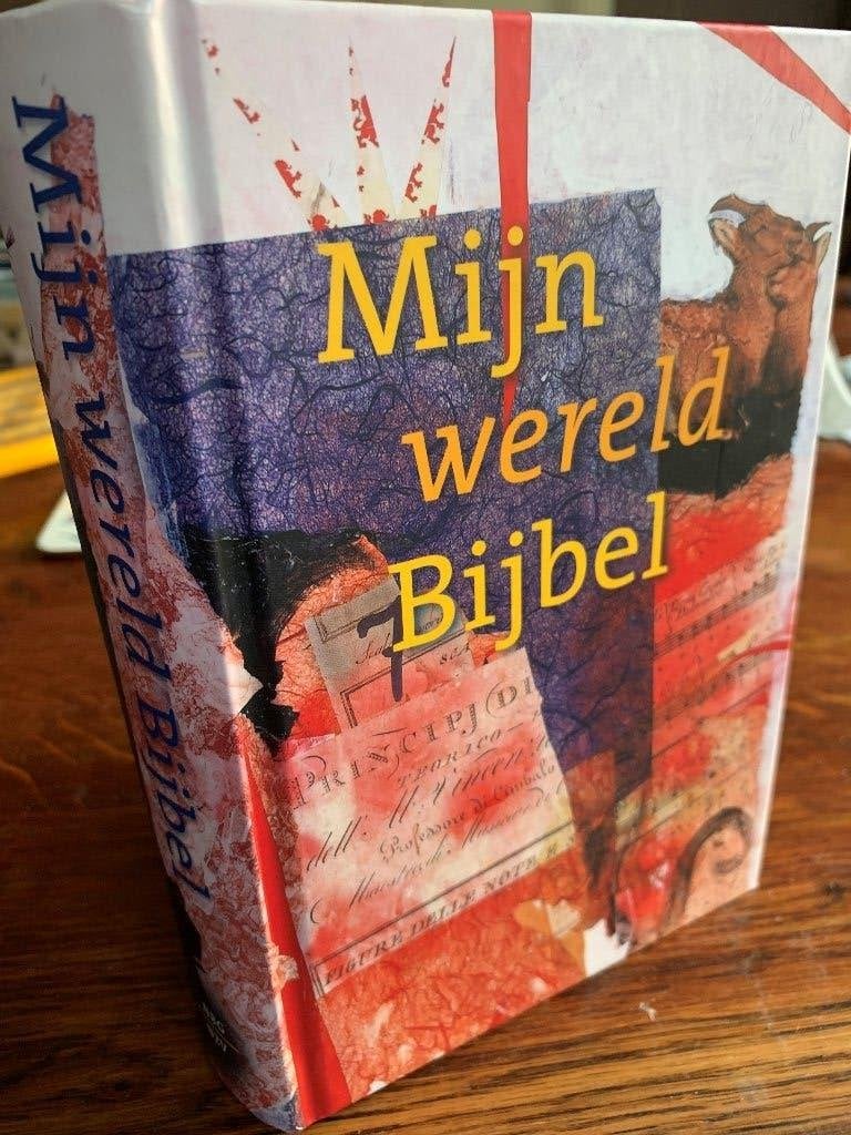 MIJN WERELDBIJBEL NBV MET INFO, KAARTEN (zie foto's), Ophalen of Verzenden, Zo goed als nieuw, Christendom | Katholiek