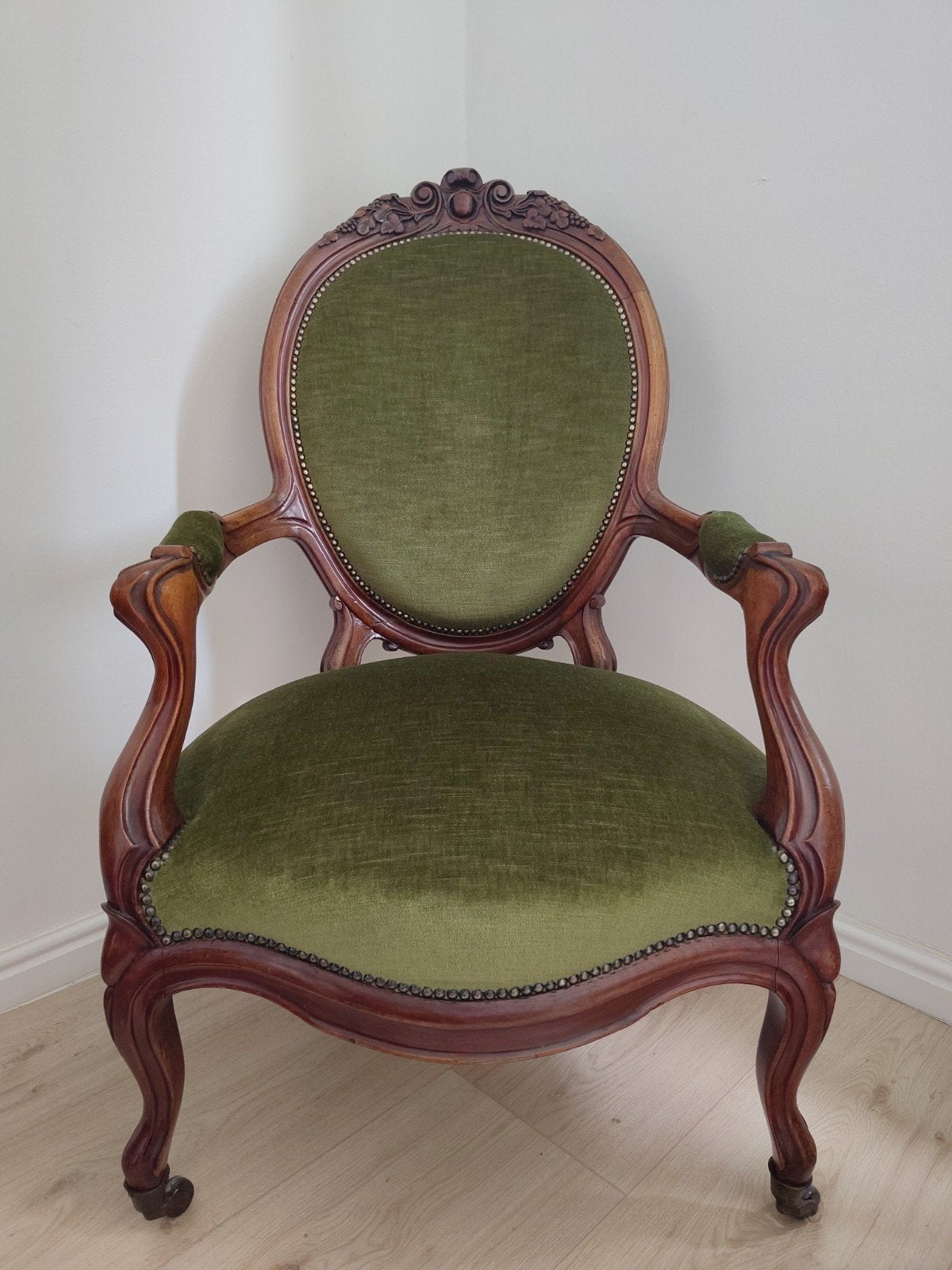 Antieke Louis XVI-stoel in groen fluweel, Ophalen