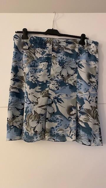 Blauwgrijze rok met bloemenprint, Blauw, Maat 42/44 (L), Ophalen of Verzenden, Zo goed als nieuw