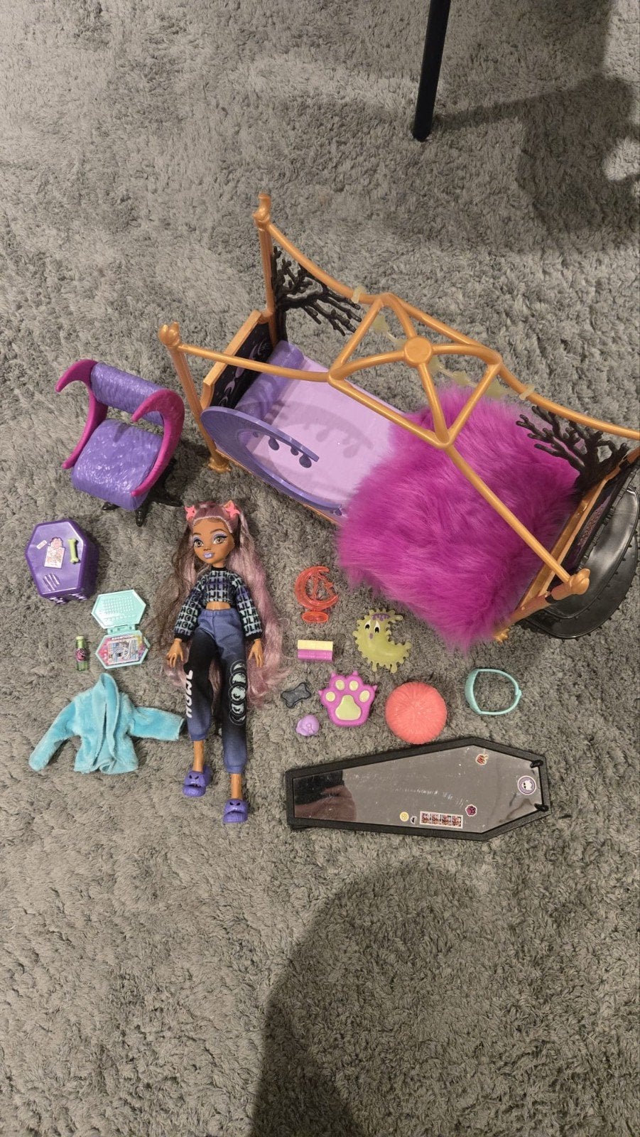 Monster High Clawdeen Wolf pop met bed en accessoires, Kinderen en Baby's, Speelgoed | Poppen, Ophalen, Zo goed als nieuw