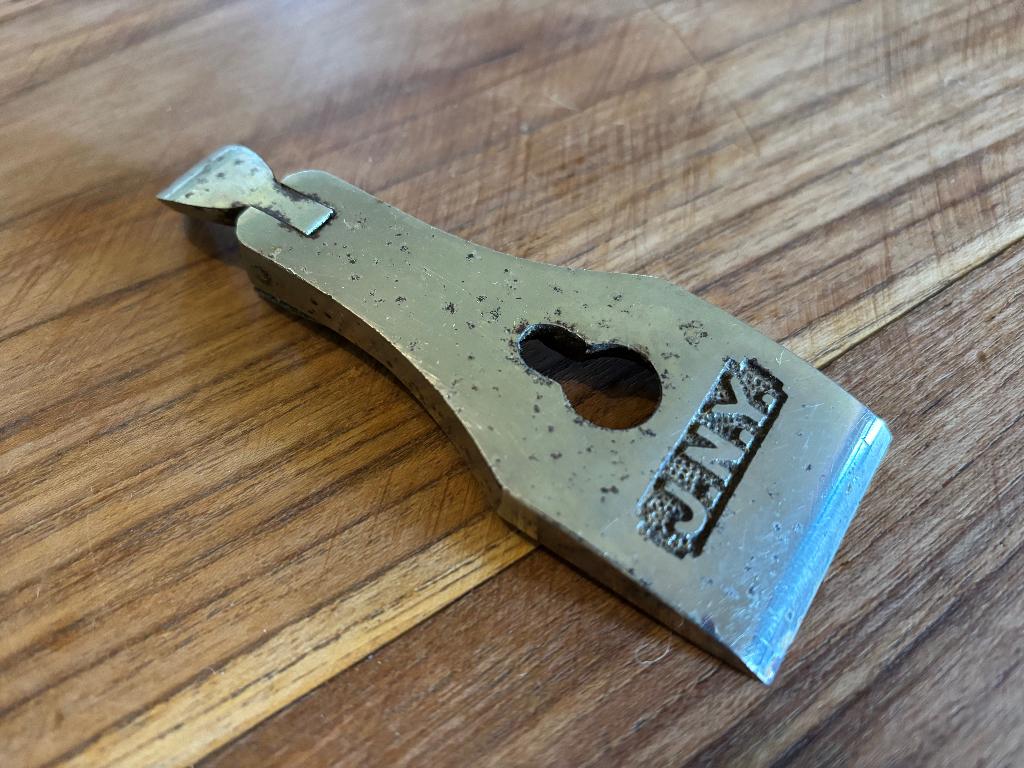 Beitelklem JNY 43 mm Nooitgedagt, Antiek en Kunst, Ophalen of Verzenden