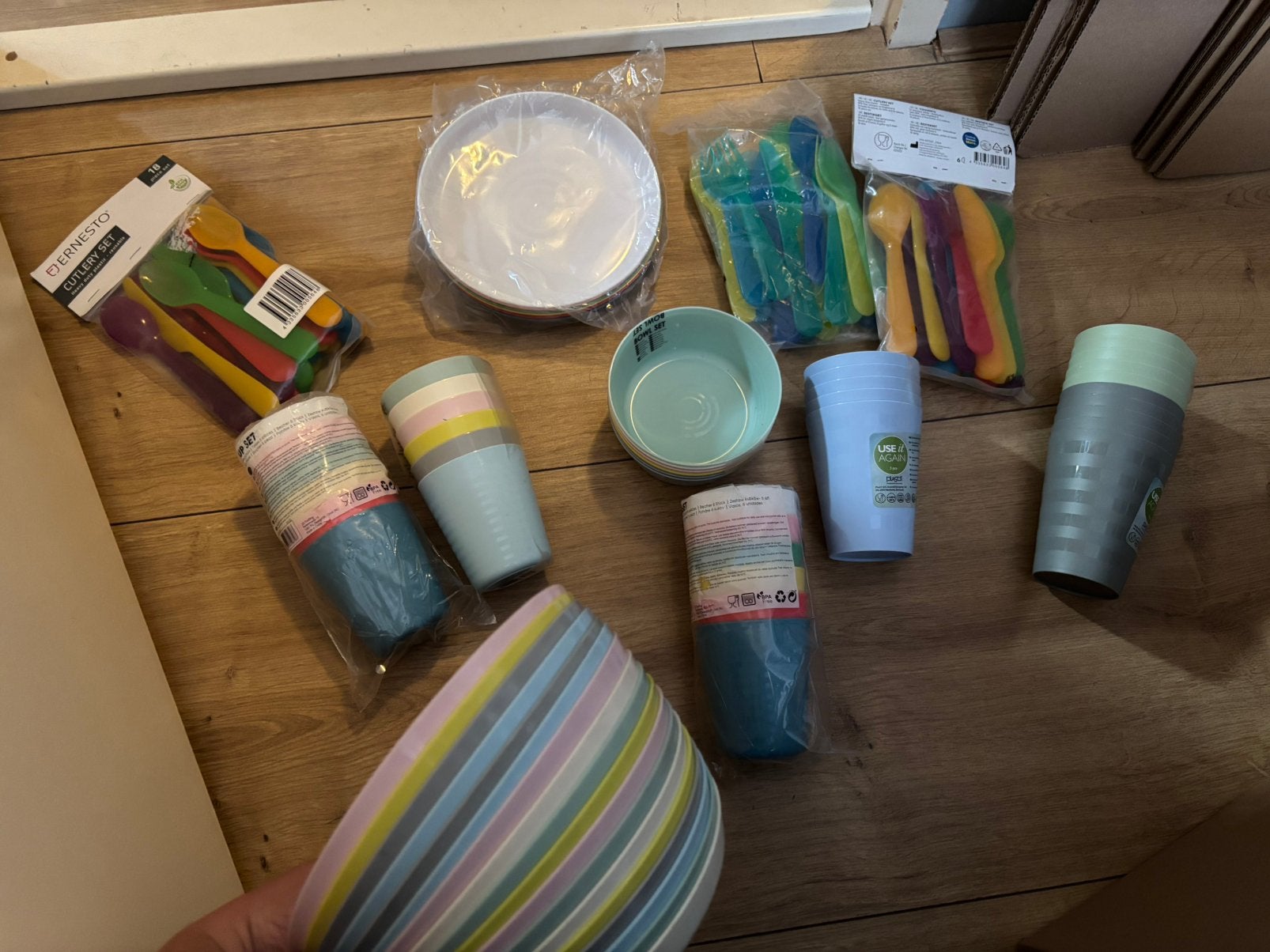 Kunststof bordjes, bekers, bestek en bakjes, Ophalen of Verzenden, Zo goed als nieuw