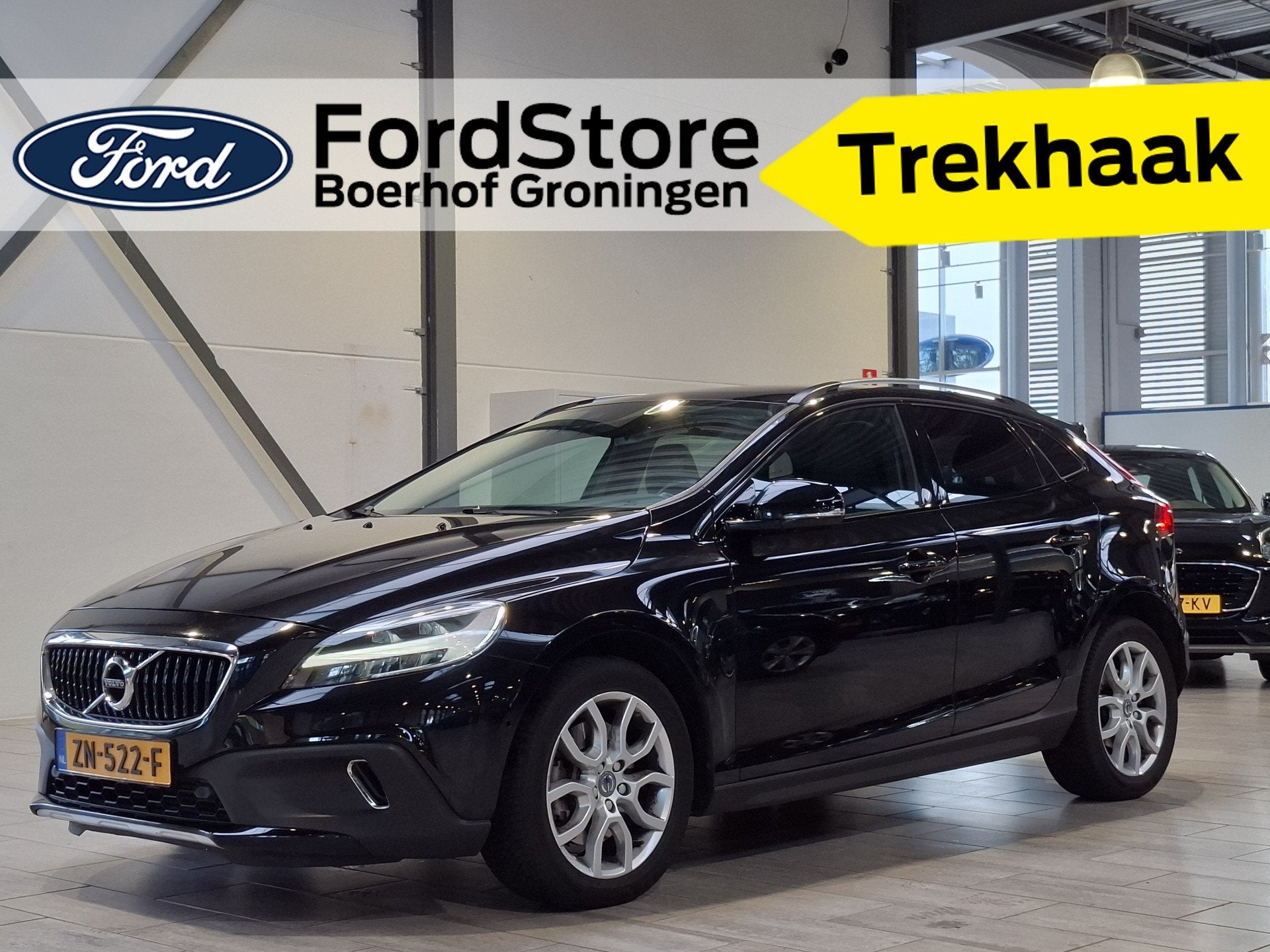 Volvo V40 Cross Country 1.5 T3 153 pk Polar+ Luxury | Trekha, 4 cilinders, Zwart, 154 pk, V40