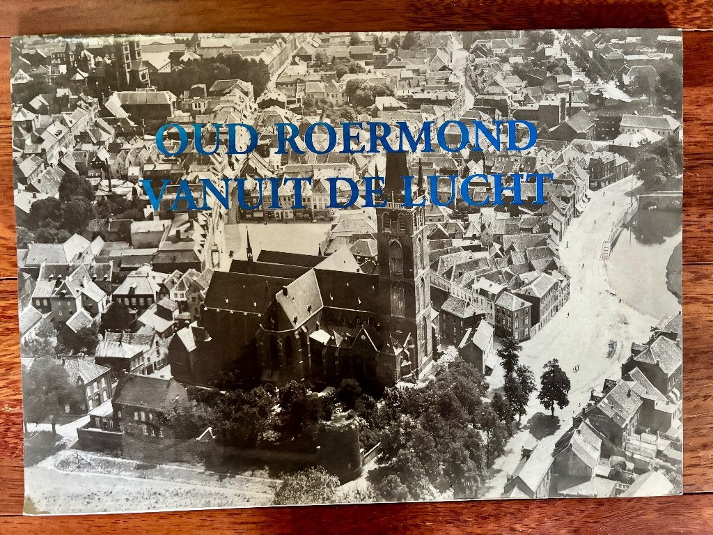 Fotoboek Oud Roermond vanuit de lucht, Ophalen of Verzenden, 20e eeuw of later, Zo goed als nieuw