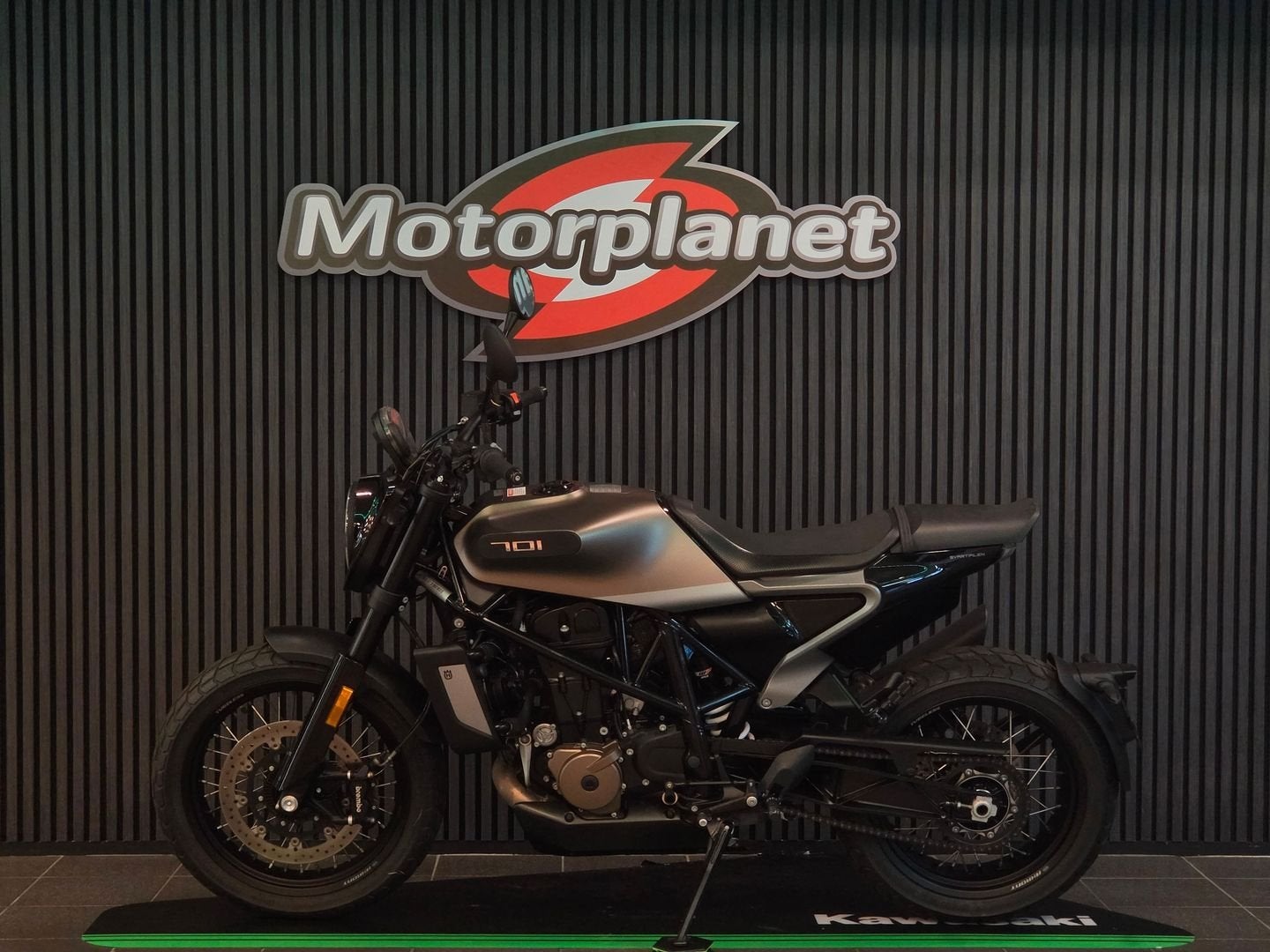 Husqvarna SVARTPILEN 701 - 2020, Handgeschakeld, Naked bike, Gebruikt, Bedrijf