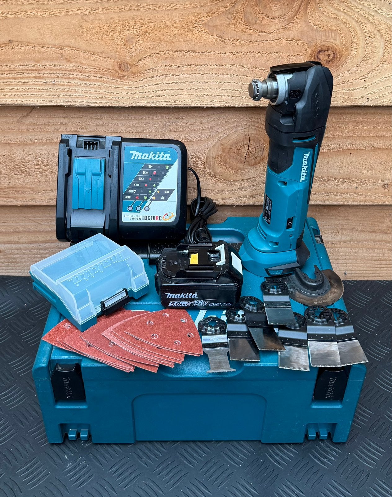 Makita DTM51 Multitool complete set, Ophalen of Verzenden, Zo goed als nieuw
