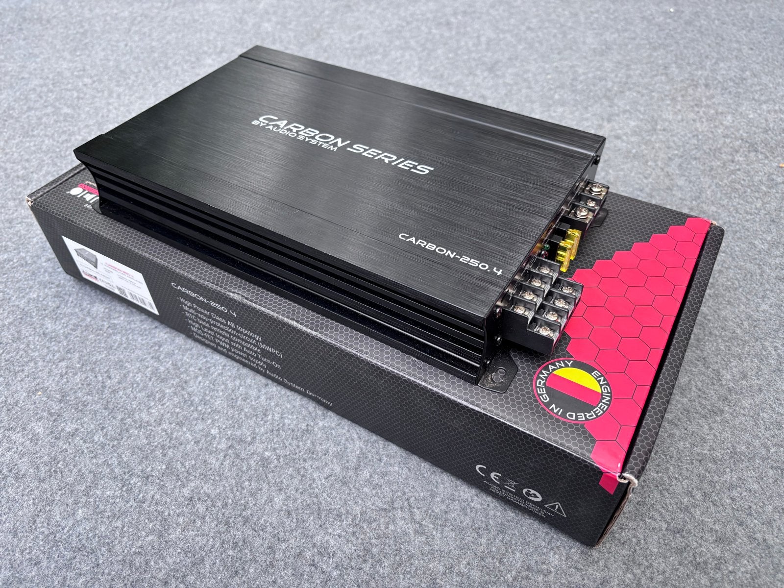 Audio System Carbon Series CARBON-250.4 Versterker, Ophalen of Verzenden, Zo goed als nieuw
