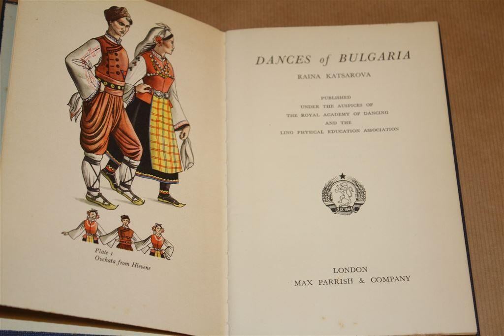 Dances of Bulgaria [1951]. Handboek Europese volksdansen., Boeken, Ophalen of Verzenden, Gelezen, Toneel