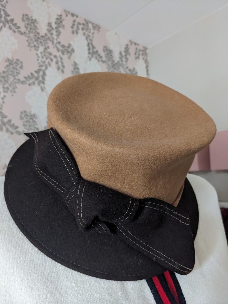 Stijlvolle Hoge Hoed van Wol - Made in Italy, Onbekend, Ophalen of Verzenden, Zo goed als nieuw, Hoed