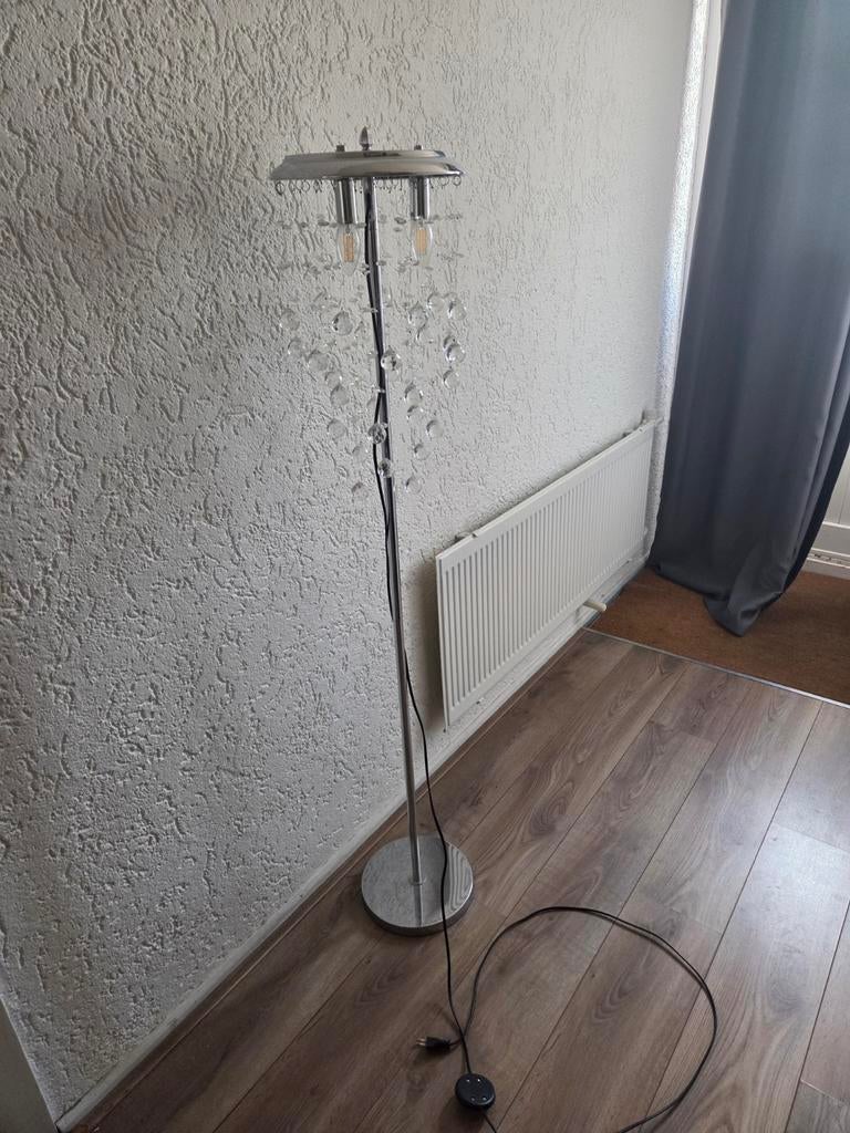 Vloerlamp met kristallen, Huis en Inrichting, Lampen | Vloerlampen, Ophalen, Zo goed als nieuw, 100 tot 150 cm