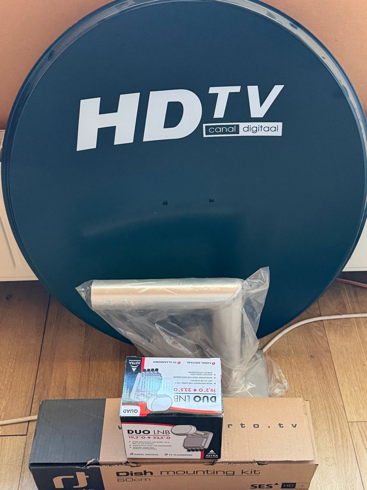 HD schotelantenne met duo LNB (max 4 aansluitingen), Ophalen of Verzenden, Nieuw, (Schotel)antenne, Overige merken