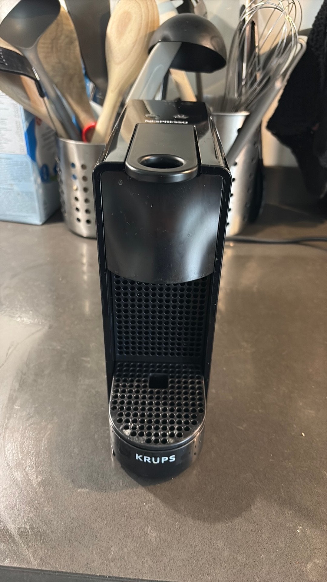 Krups Nespresso Essenza Mini – werkt, voor handige klusser, Gebruikt, Espresso apparaat, Ophalen of Verzenden, Koffiepads en cups