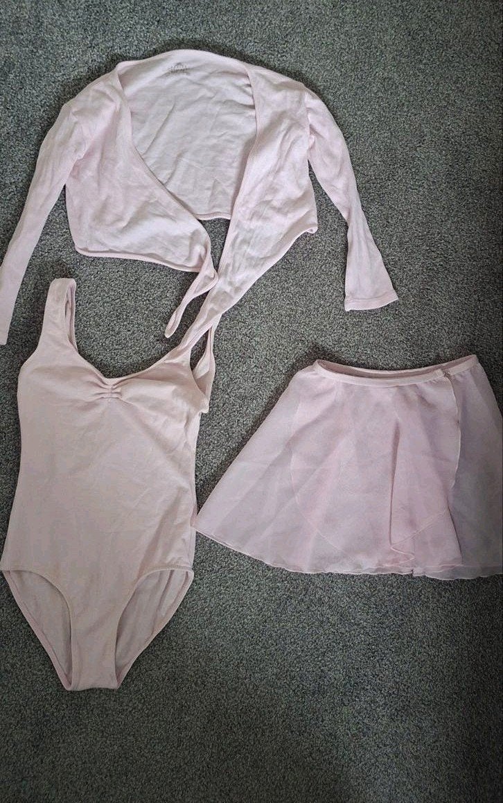 Te koop hele mooie Roze balletkleding set (pakje, rokje, ves, Ophalen of Verzenden, Zo goed als nieuw, Kleding