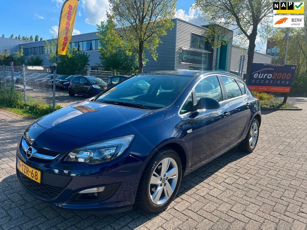 Opel Astra 1.4 Berlin - AIRCO - ZONDAG OPEN - NETTE STAAT !, Auto's, Voorwielaandrijving, Euro 5, 4 cilinders, Blauw