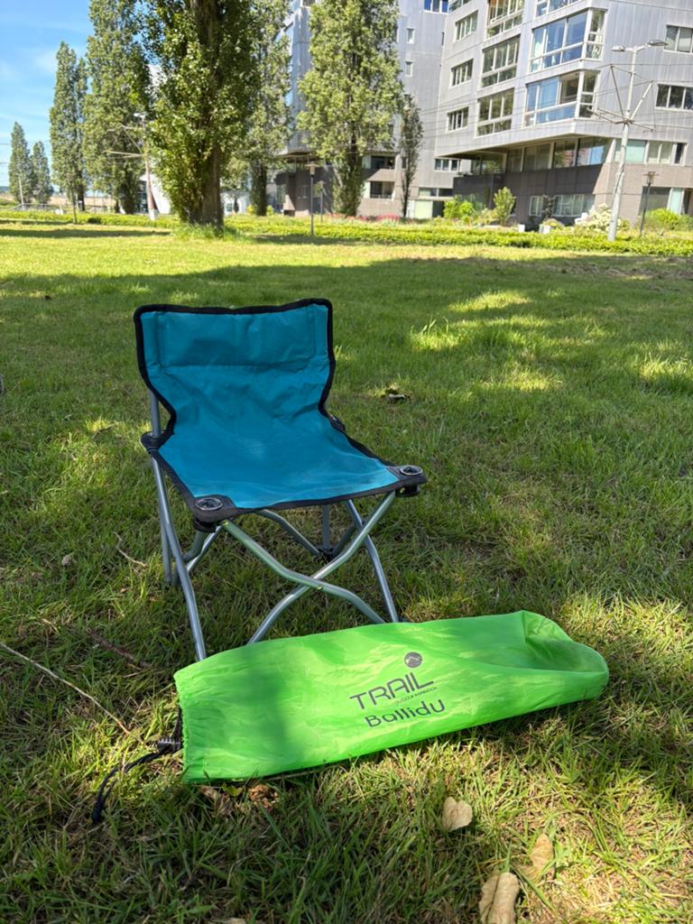 Zomertijd: kinderkampeerstoeltje en speelgoedtent, Ophalen, Zo goed als nieuw, Campingstoel