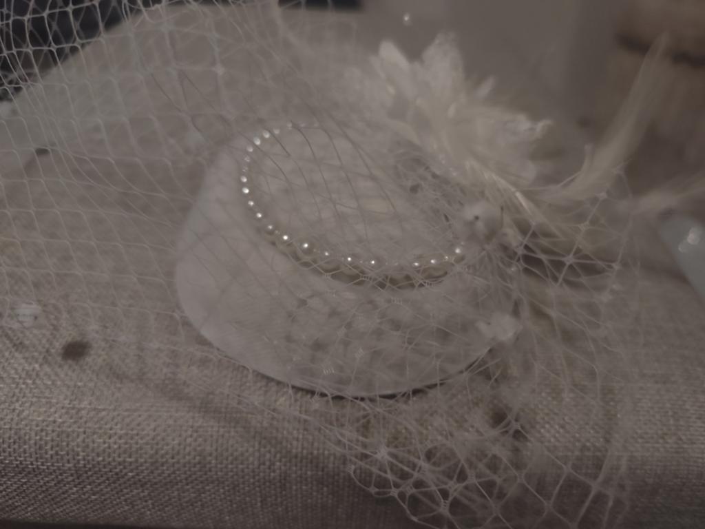Elegante witte fascinator met parels en sluier, Kleding | Dames, Hoeden en Petten, Hoed, One size fits all, Ophalen of Verzenden
