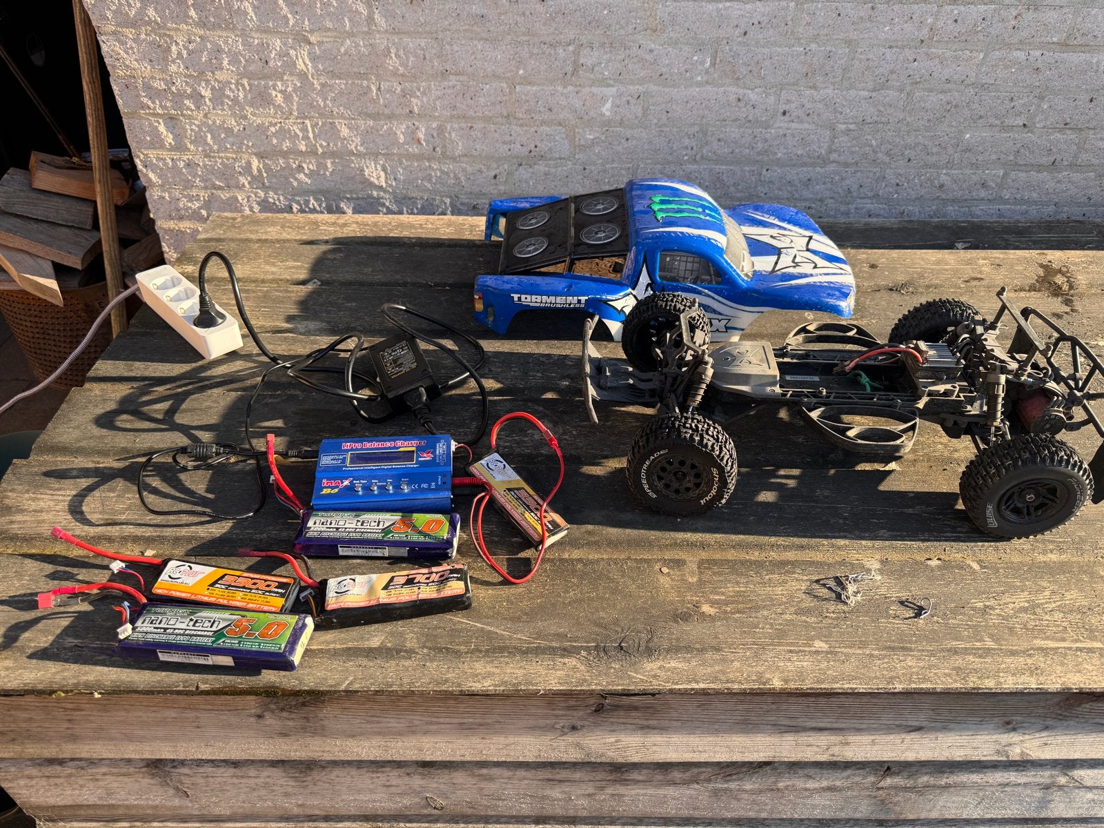 Traxxas Slash 2WD met 5 Lipo accu's en extra banden, Gebruikt, Auto, Groter dan 1:32, Ophalen