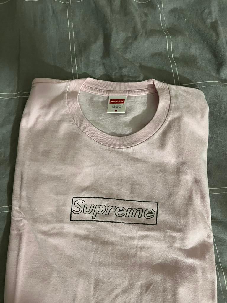 Supreme KAWS Chalk Logo Tee - M - ZGAN, Ophalen of Verzenden, Zo goed als nieuw