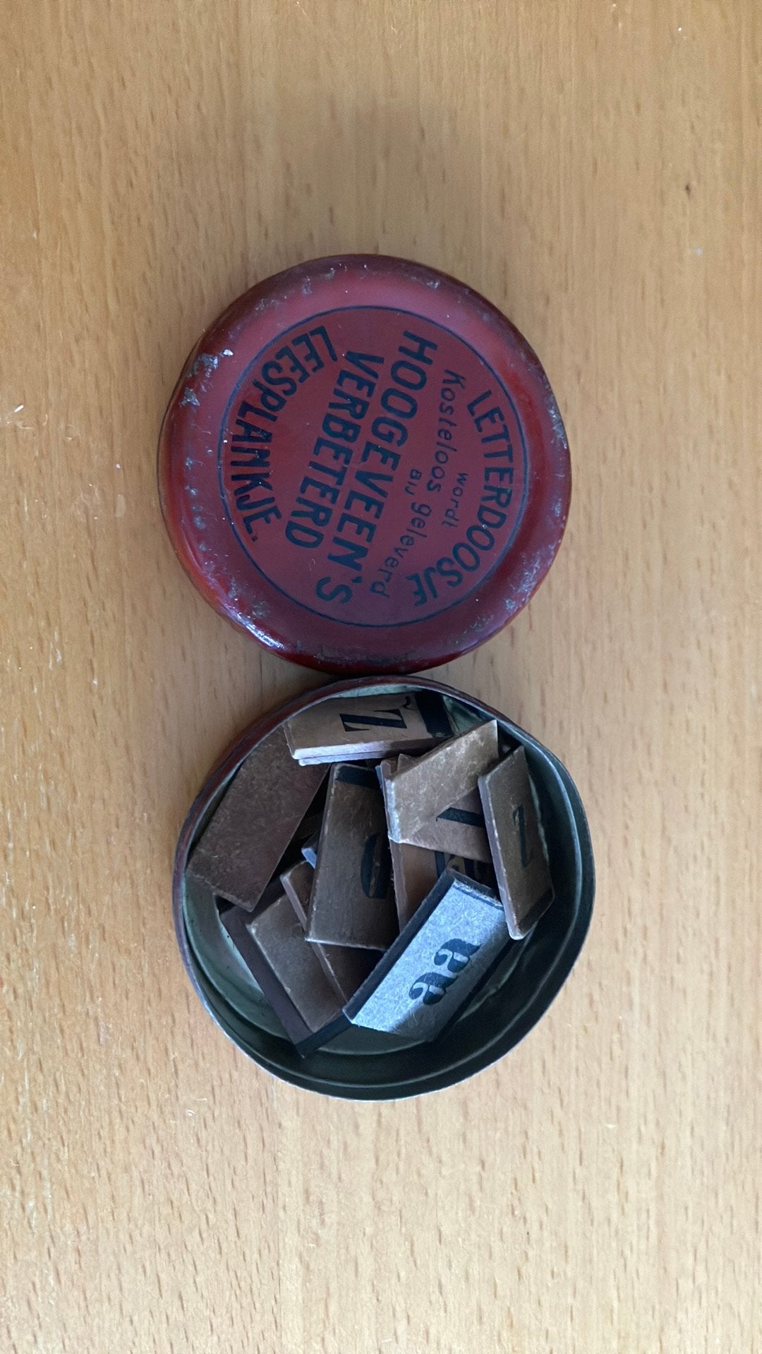 Antiek Letterdoosje Hoogeveen's Verbeterd Leesplankje, Ophalen of Verzenden
