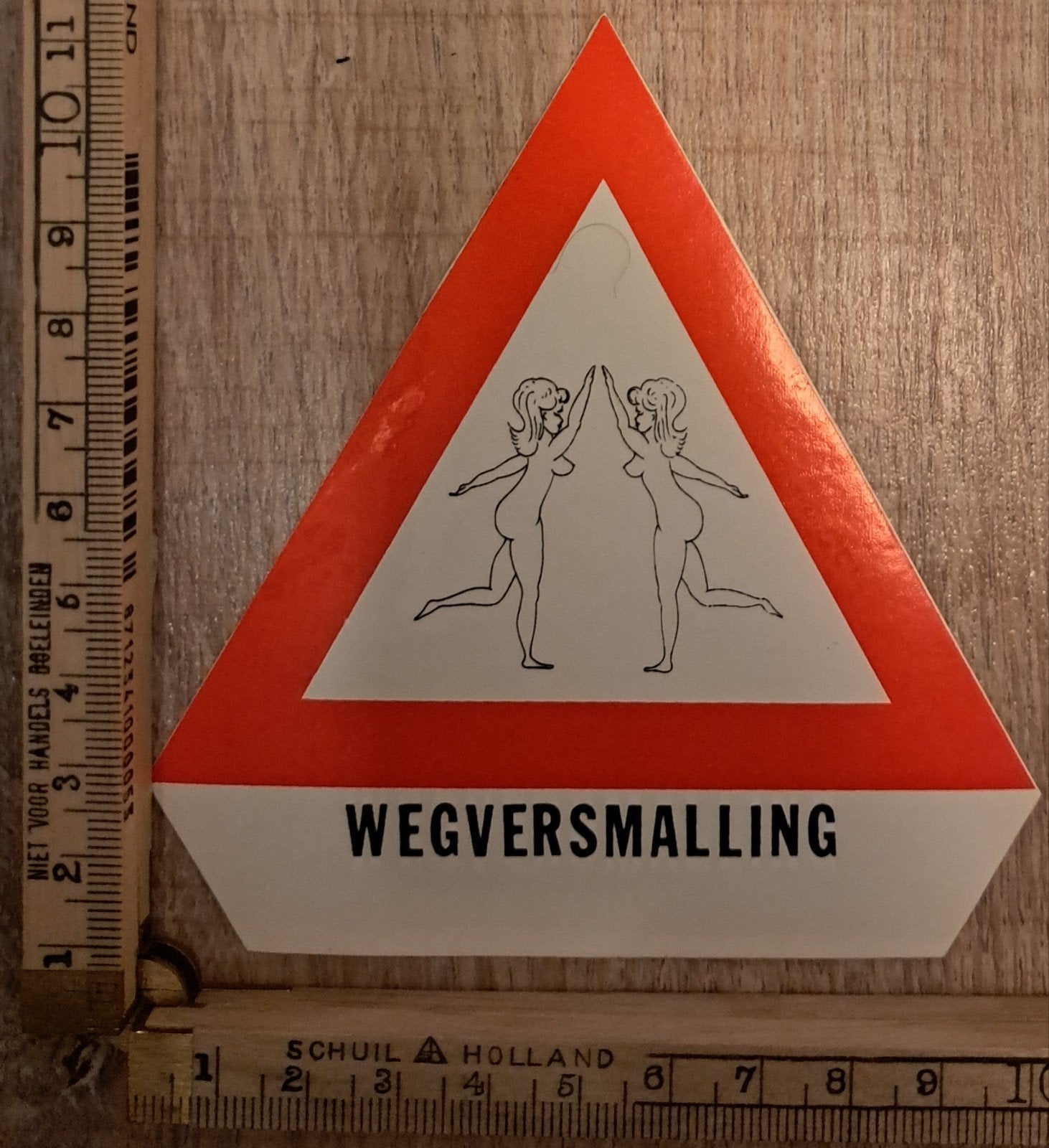 Vintage erotische strip sticker wegversmalling 2 sexy dames, Ophalen of Verzenden, Zo goed als nieuw