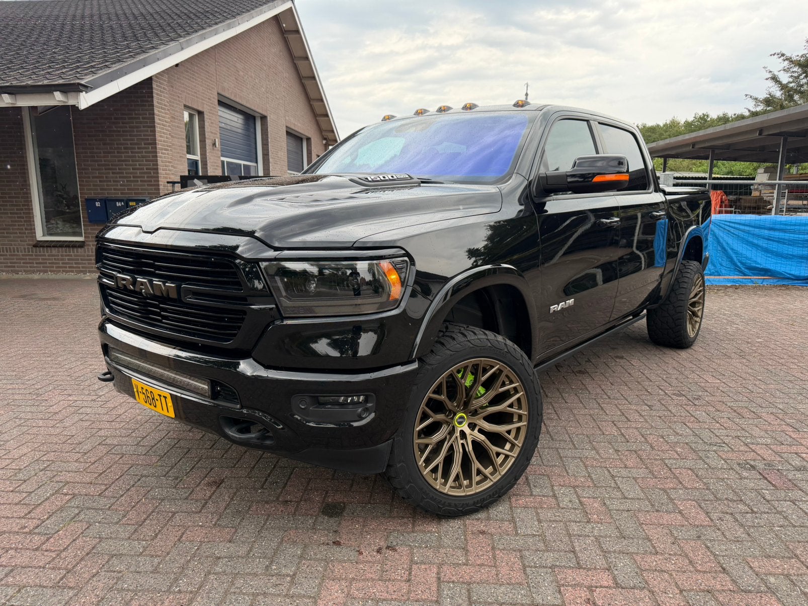 Dodge RAM 1500 Laramie Longhorn 2019 – 5e generatie, Auto's, Automaat, Zwart, Origineel Nederlands, Vierwielaandrijving