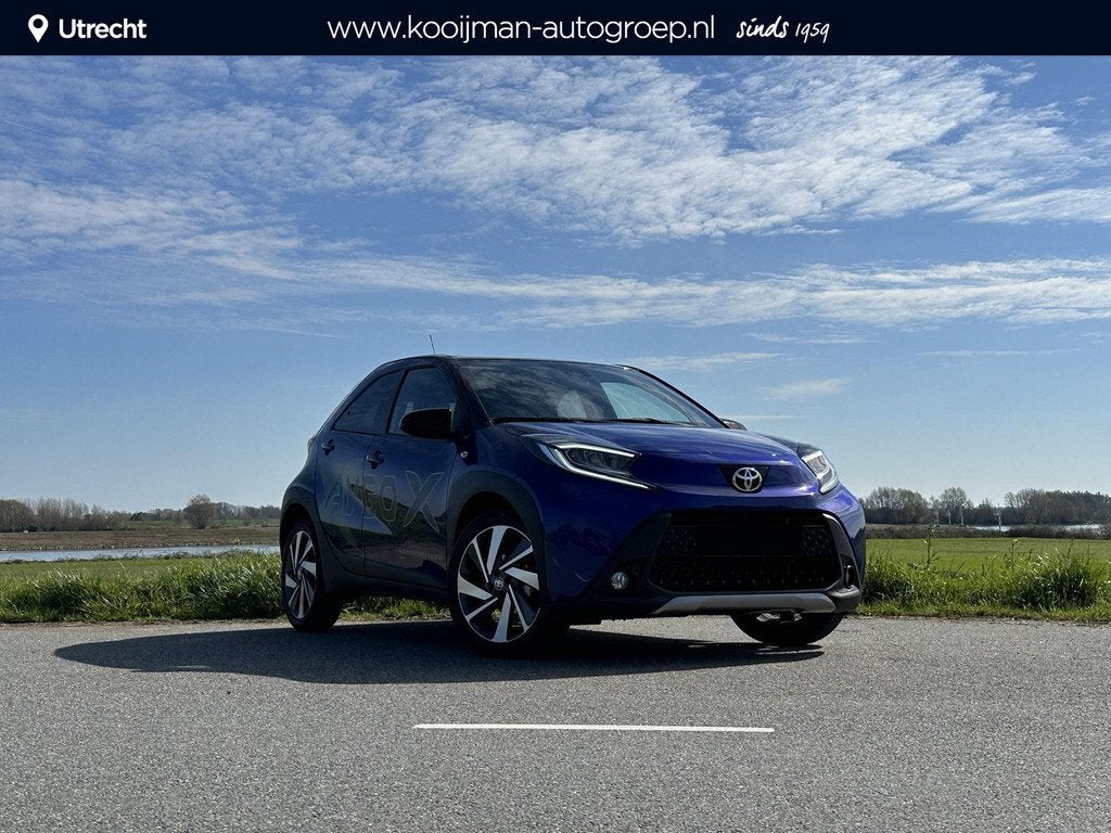 Toyota Aygo X 1.0 VVT-i MT Play €20.750,- RIJKLAAR! Nu €, Auto's, Toyota, Stof, Euro 6, 920 kg, 4 stoelen