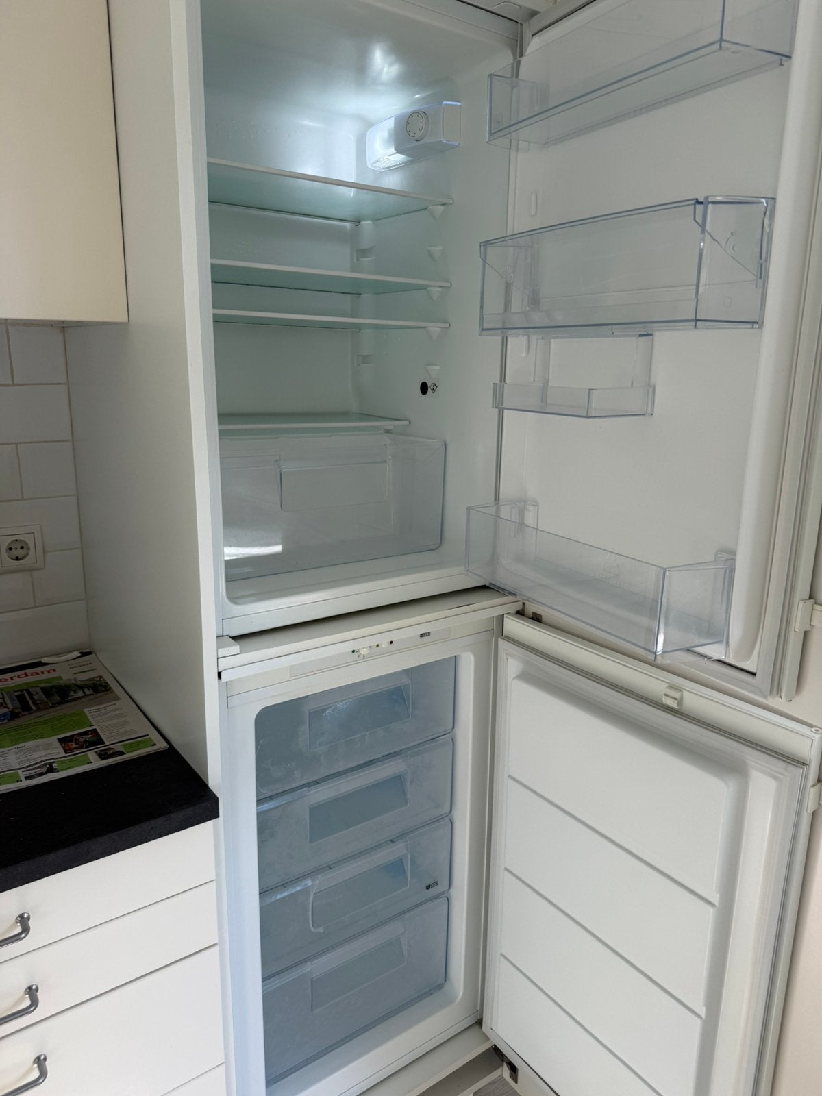 Koelkast en vriezer eletrolux (Ikea svalna), Witgoed en Apparatuur, Ophalen, Gebruikt, Inbouw, Minder dan 60 cm