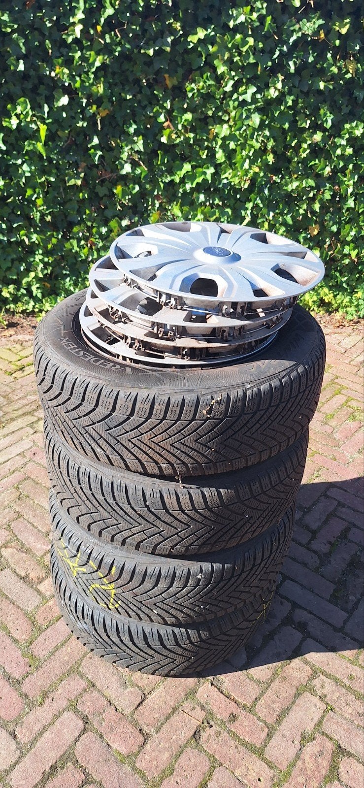Winterbanden op velg voor Ford Transit Connect met doppen, Ophalen, Gebruikt, 16 inch, Banden en Velgen