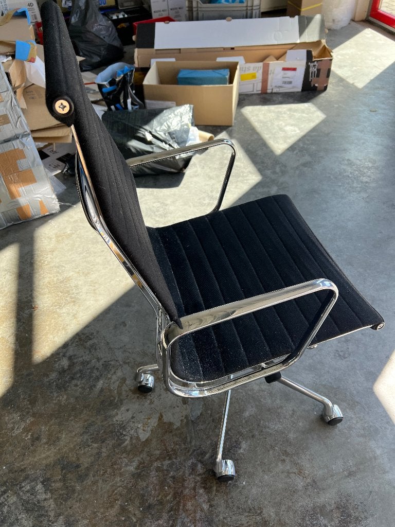Vitra Charles en Ray Eames EA 119 Bureaustoel ZGAN, Ophalen of Verzenden, Zo goed als nieuw, Zwart, Bureaustoel