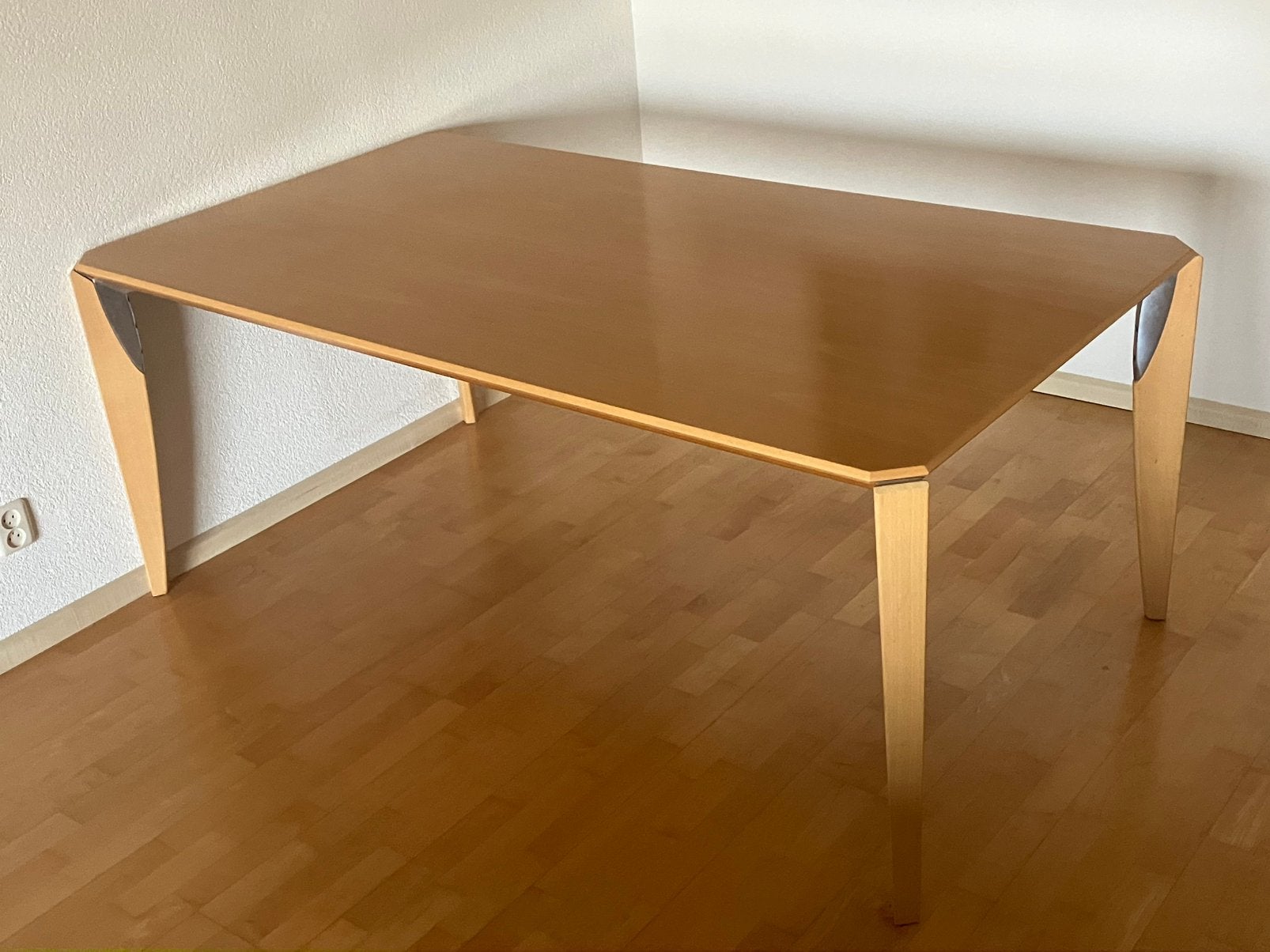 Leolux eettafel, Huis en Inrichting, Tafels | Eettafels, Ophalen, 50 tot 100 cm, Zo goed als nieuw, Mordern