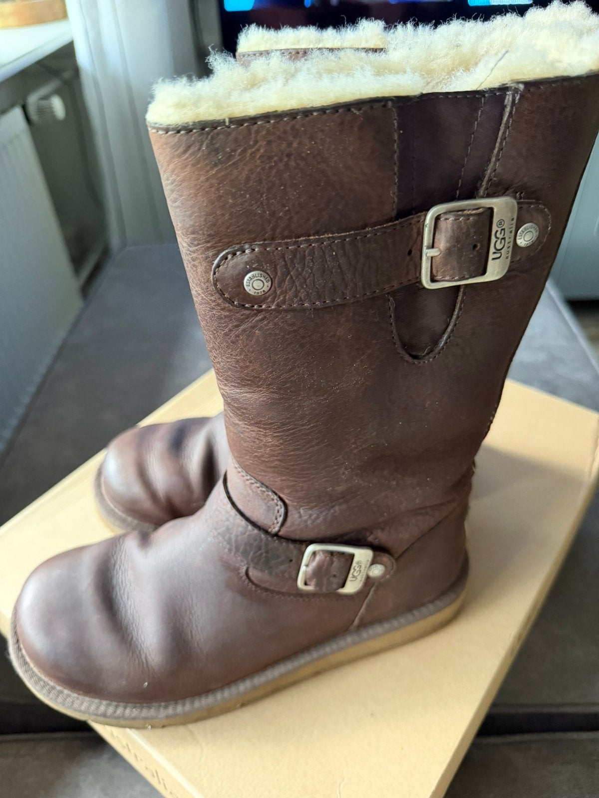 Ugg (australia) maat 38 bruin leder, Bruin, Overige typen, Ophalen of Verzenden, Gedragen