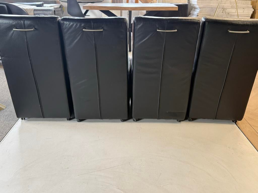 4 leren eetkamerstoelen - zgan (wieltjes te vervangen), Huis en Inrichting, Stoelen, Ophalen, Idk, Idk, Zwart