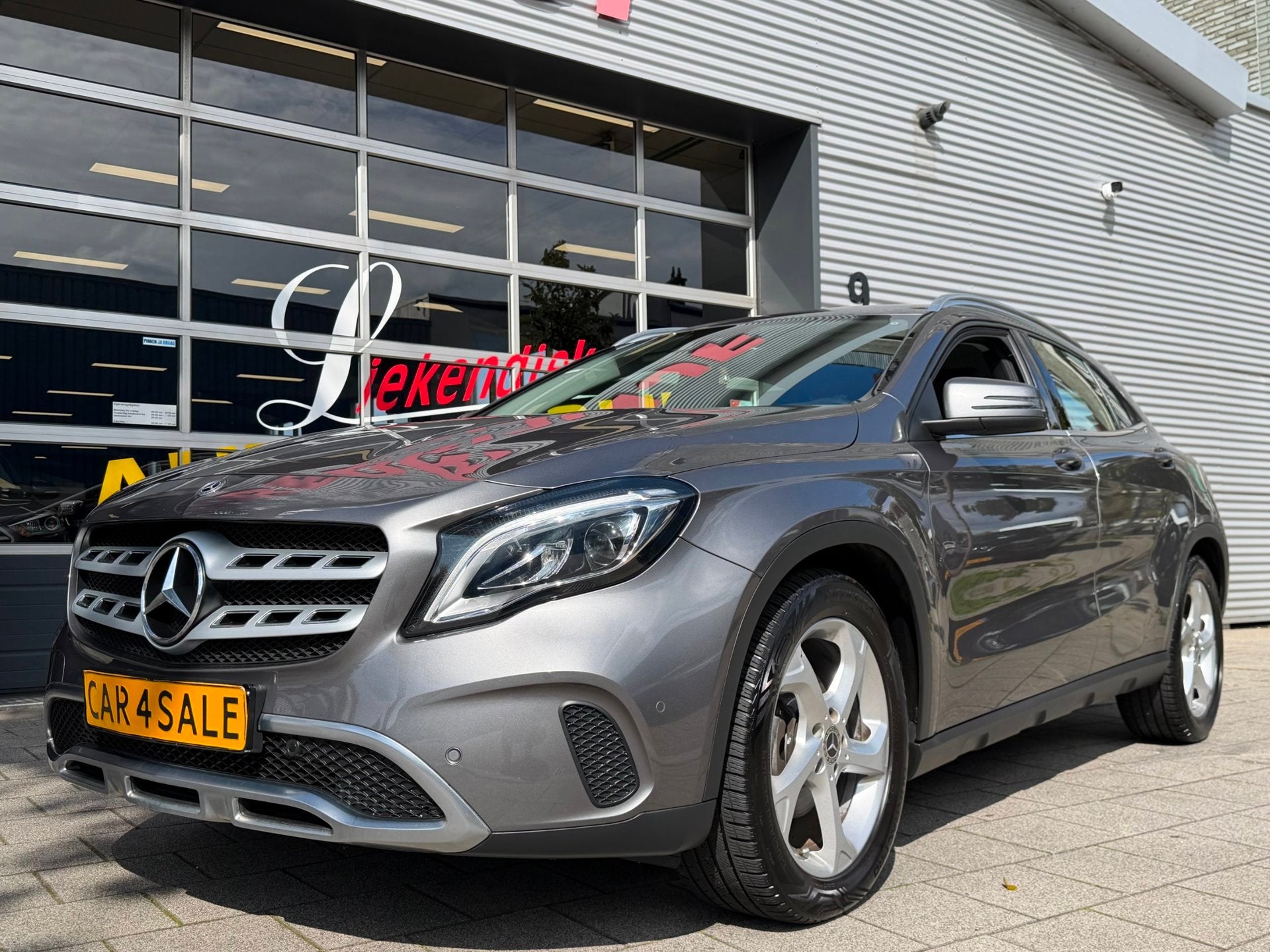 Mercedes-Benz GLA-klasse 180 Urban Sport - Navigatie I Airco, 1305 kg, Dealer onderhouden, Gebruikt, Zwart