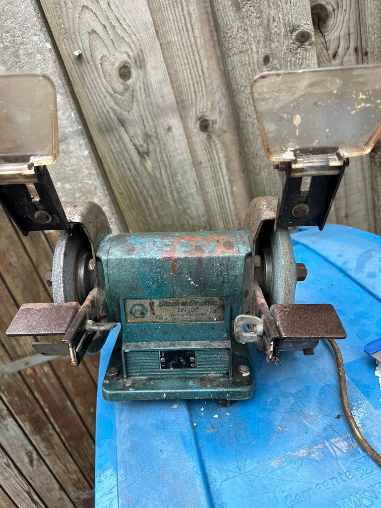 Black&decker slijpsteen machine, Ophalen of Verzenden, Zo goed als nieuw, Minder dan 700 watt, Werkbankslijpmachine